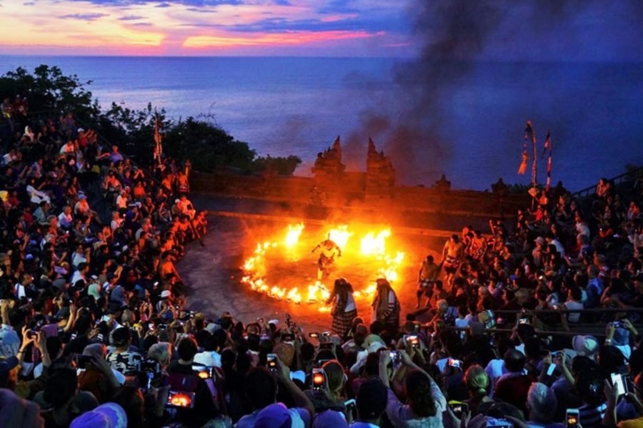 Uluwatu –  Kecak Dance & Seafood Dinner